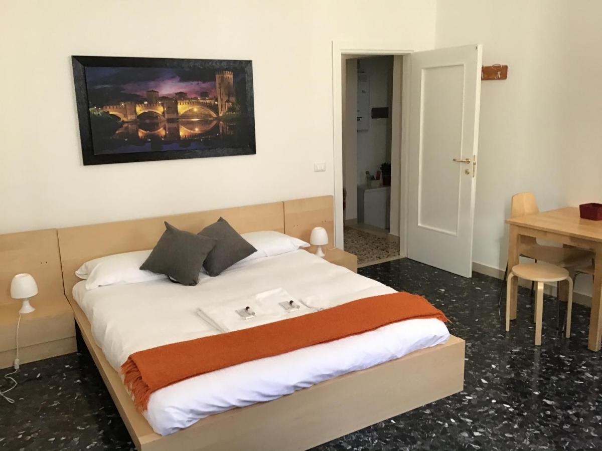 A Due Passi Da Giulietta-Casa Capuleti Apartment Verona Bagian luar foto