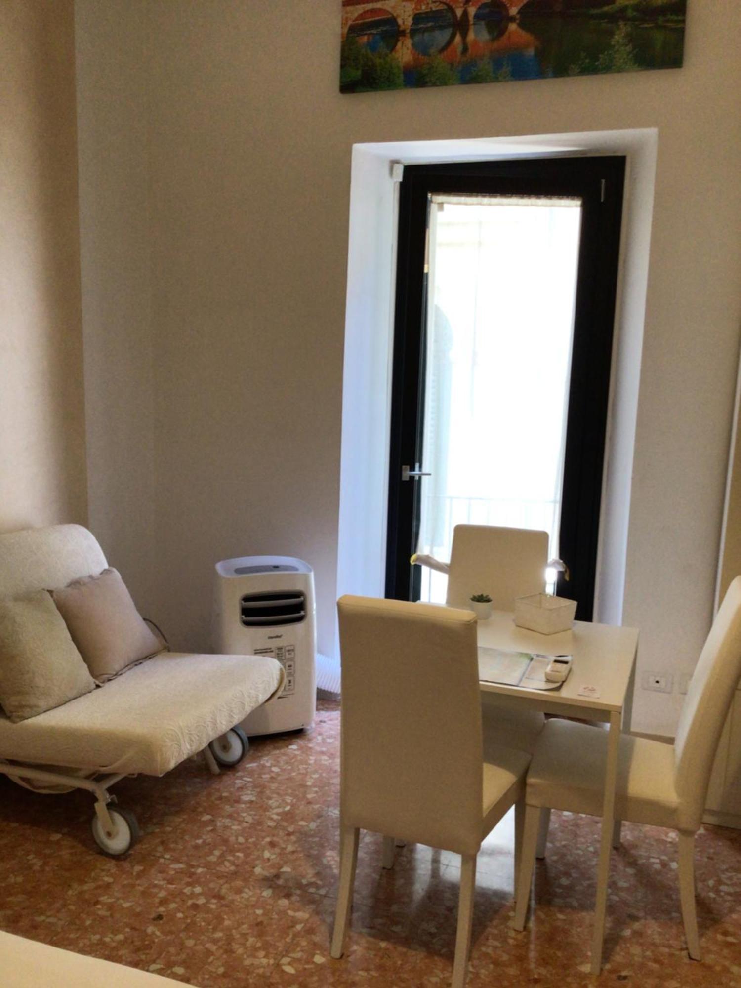 A Due Passi Da Giulietta-Casa Capuleti Apartment Verona Bagian luar foto